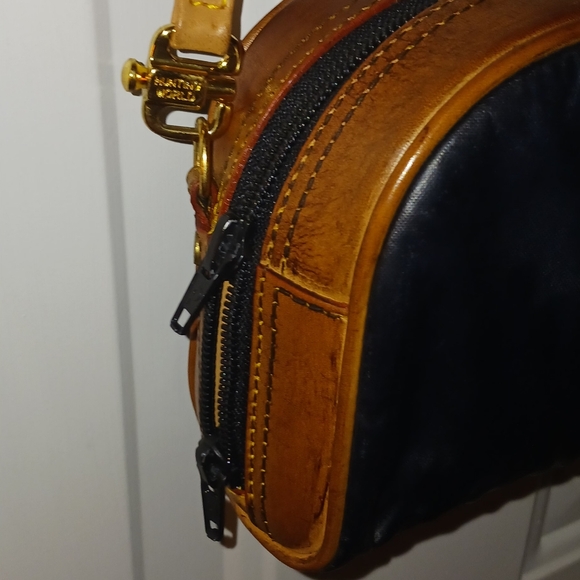 Hunting World Vintage Crossbody Bag Navy Blue/Tan Authentic with certificate - Picture 15 of 16